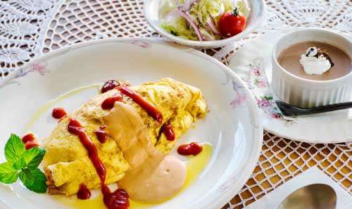 オムライス（サラダ付）