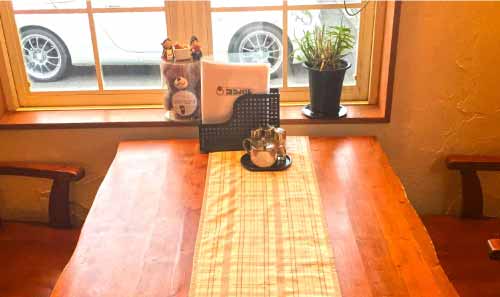 くつろげるテーブル席