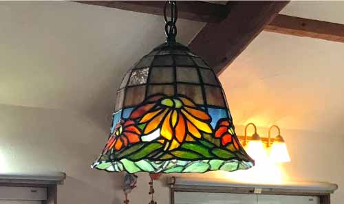 ステンドグラス風のランプ